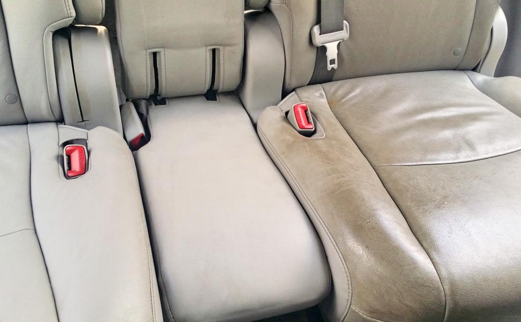 Come pulire i sedili in tessuto dell'auto: consigli pratici